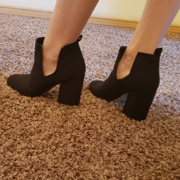 Madden Black Booties - Picture 6 of 6